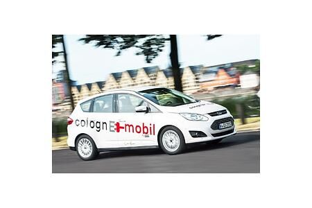 Erste Ford Elektro-Fahrzeuge auf Kölns Straßen