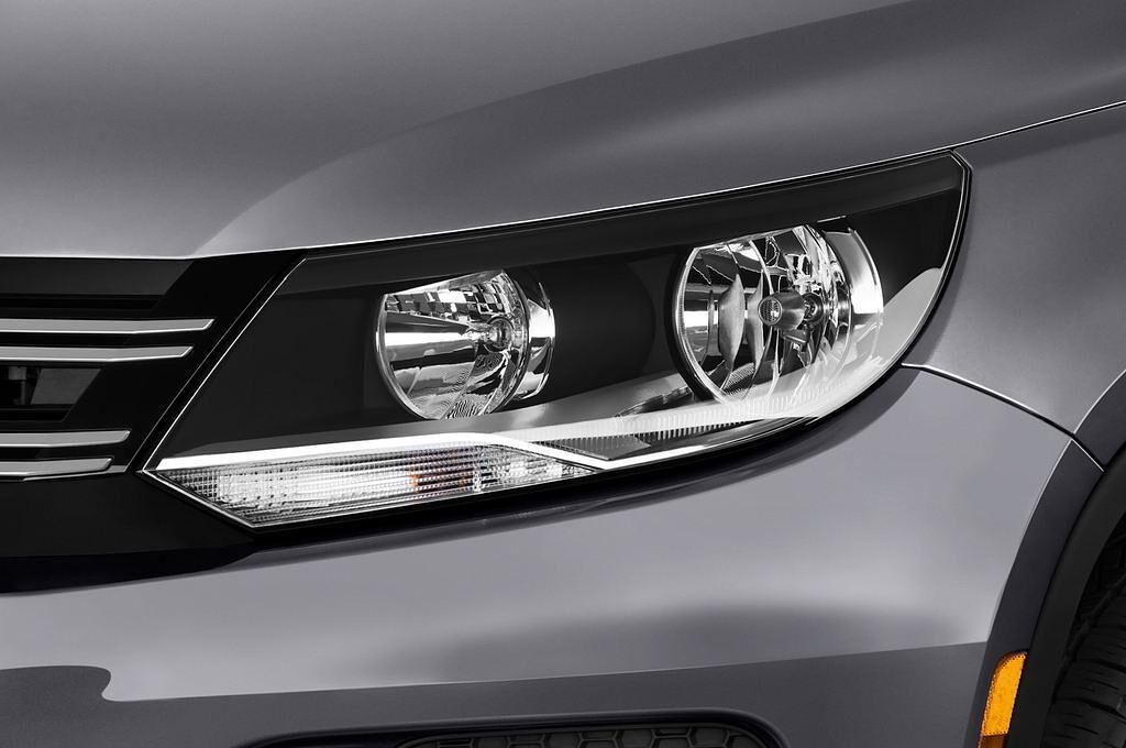 Volkswagen Tiguan (Baujahr 2012) Track & Field 5 Türen Scheinwerfer