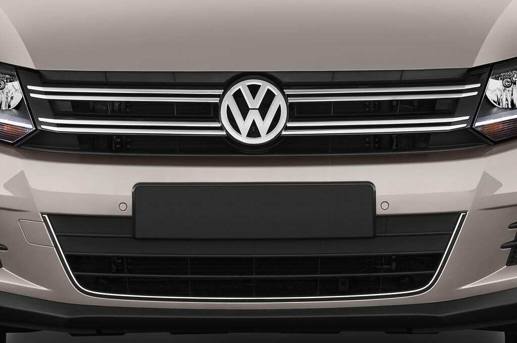 Volkswagen Tiguan (Baujahr 2012) Sport & Style 5 Türen Kühlergrill und Scheinwerfer