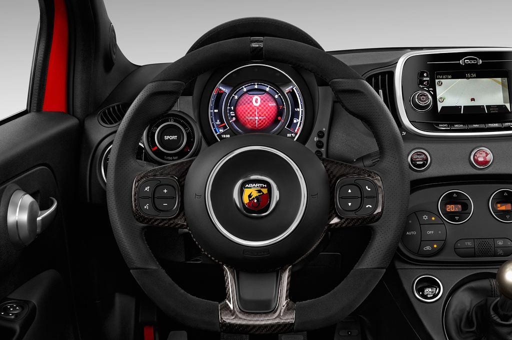 Abarth 595C Competizione (Baujahr 2016) - 2 Türen Lenkrad