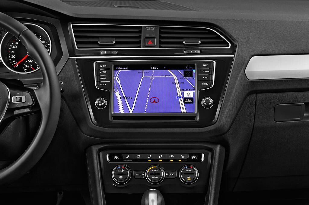 Volkswagen Tiguan (Baujahr 2017) Comfortline 5 Türen Mittelkonsole