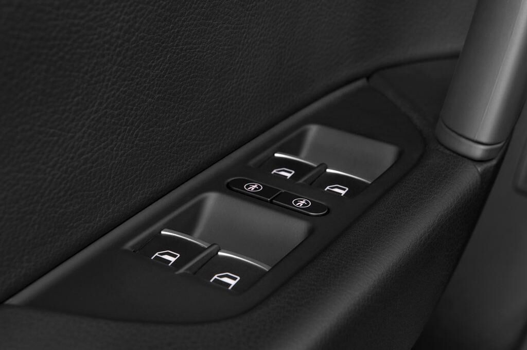 Volkswagen Touareg (Baujahr 2011) V6 TDI BlueMotion Technology 5 Türen Bedienungselemente Tür
