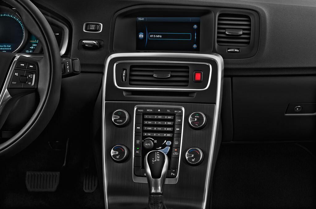 Volvo S60 (Baujahr 2014) Summum 4 Türen Mittelkonsole