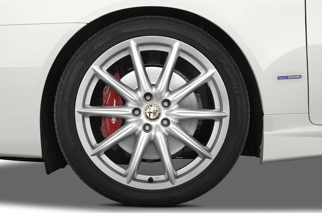 Alfa Romeo 159 (Baujahr 2011) - 4 Türen Reifen und Felge