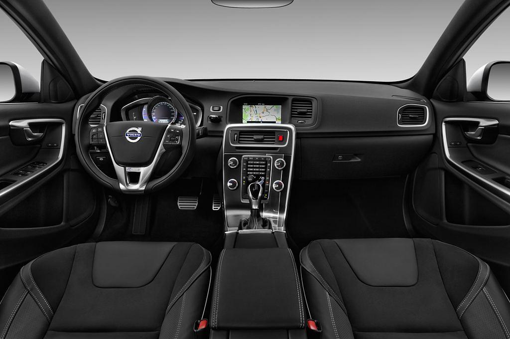 Volvo S60 (Baujahr 2016) R-Design 4 Türen Cockpit und Innenraum