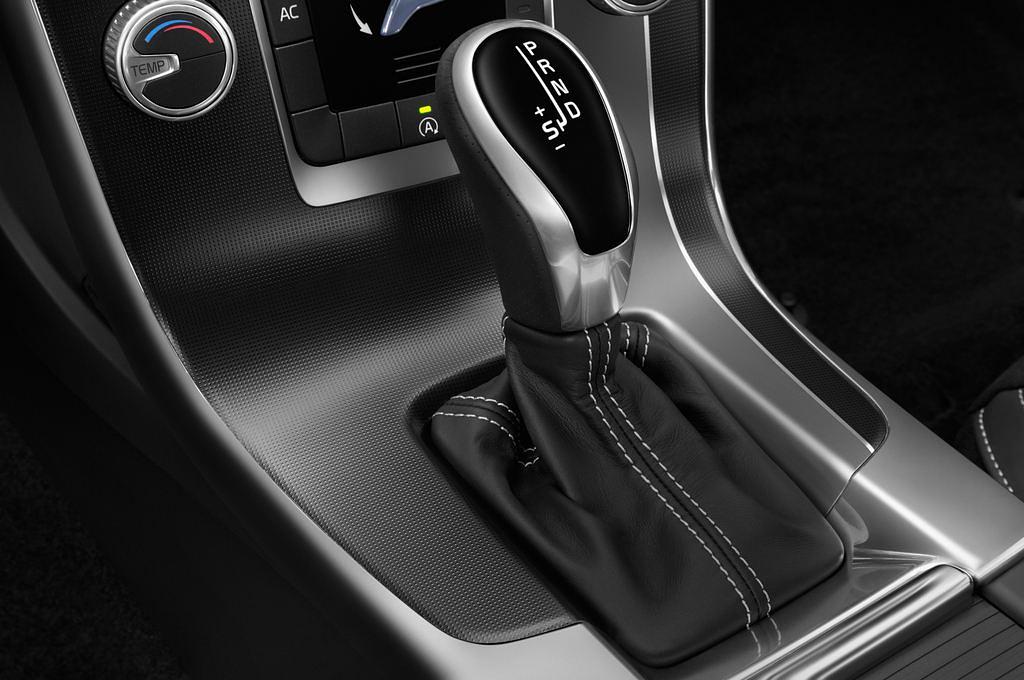 Volvo S60 (Baujahr 2016) R-Design 4 Türen Schalthebel