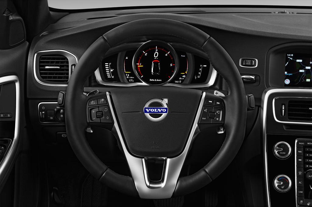 Volvo S60 Cross Country (Baujahr 2017) Summum 4 Türen Lenkrad