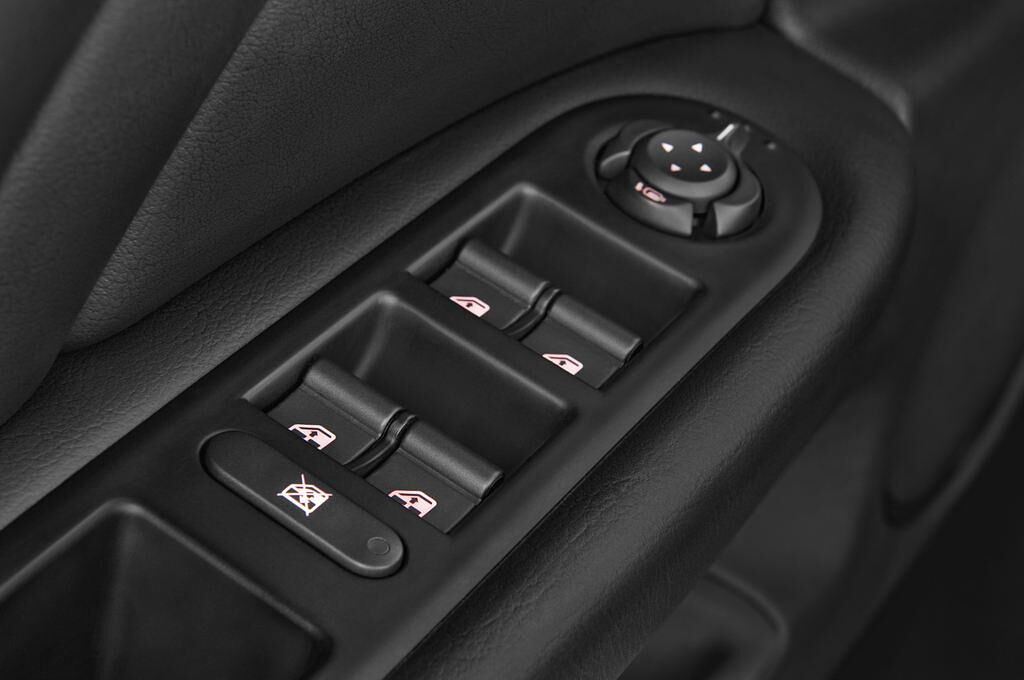 Alfa Romeo 159 (Baujahr 2011) - 5 Türen Bedienungselemente Tür