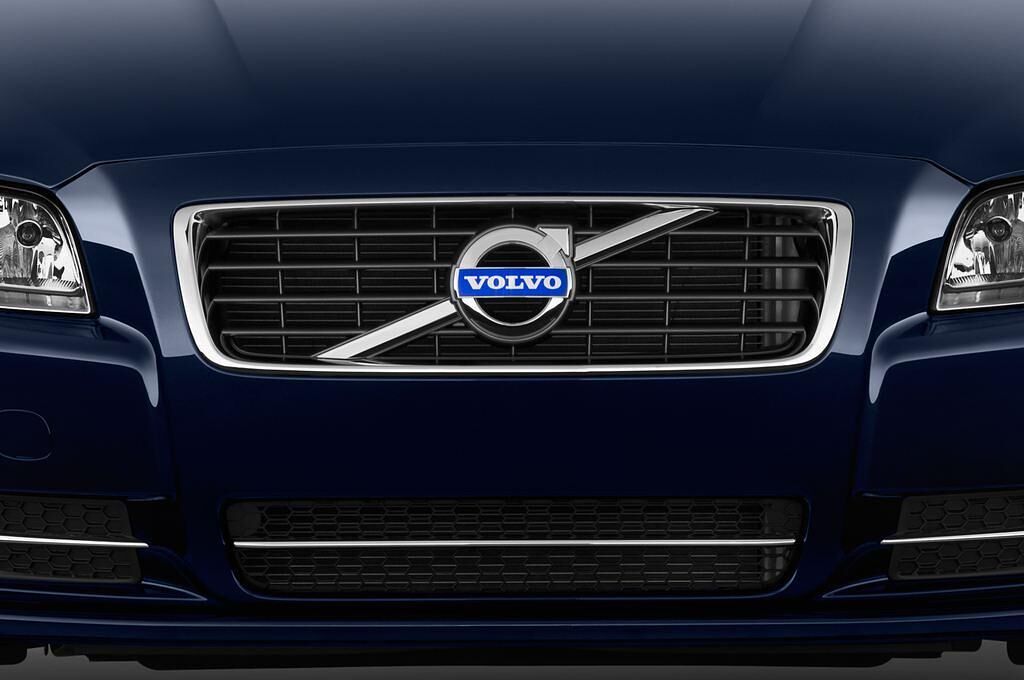 Volvo S80 (Baujahr 2012) Executive 4 Türen Kühlergrill und Scheinwerfer