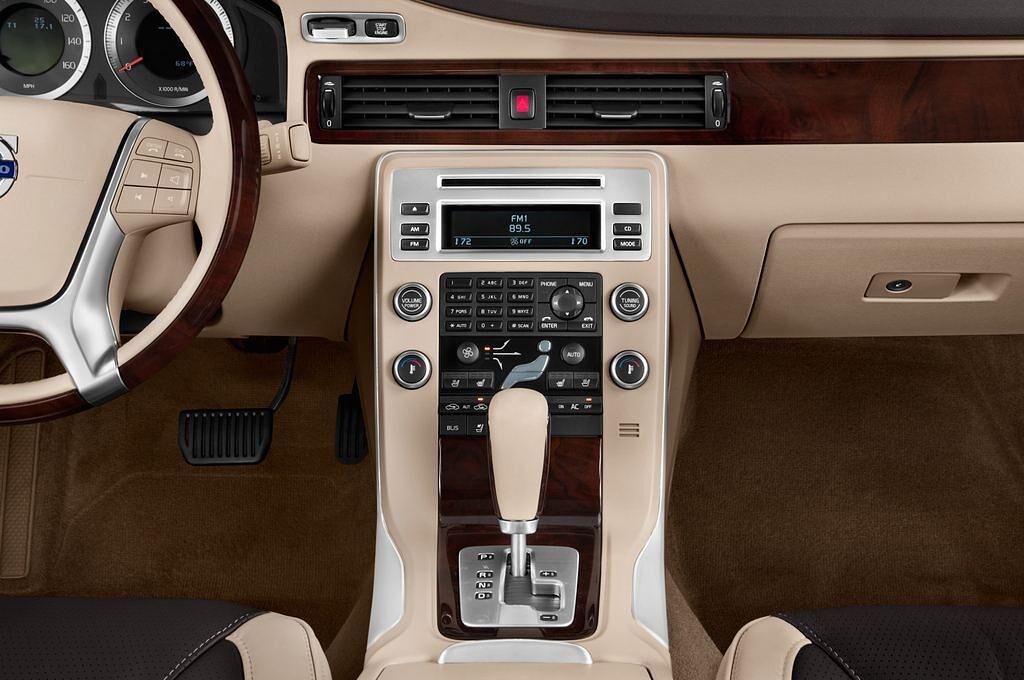 Volvo S80 (Baujahr 2012) Executive 4 Türen Mittelkonsole