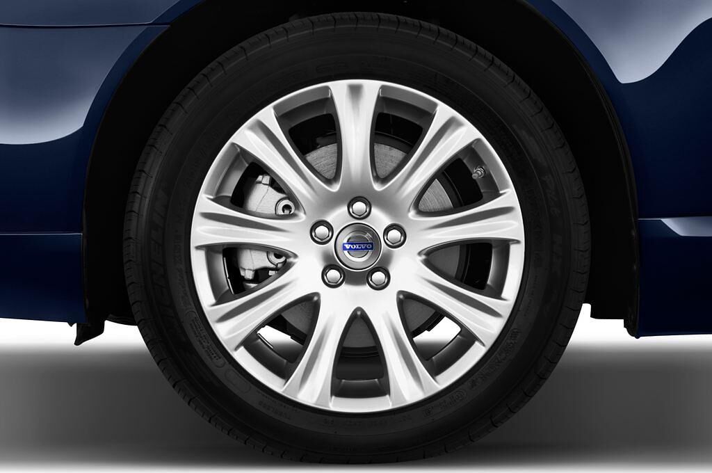 Volvo S80 (Baujahr 2012) Executive 4 Türen Reifen und Felge