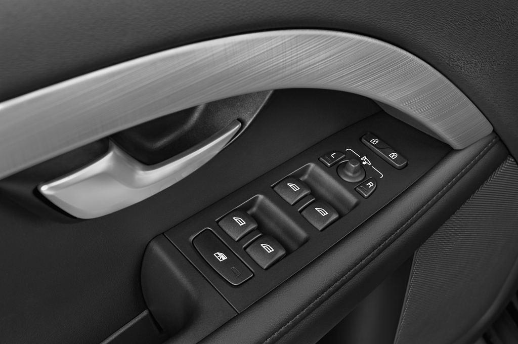 Volvo S80 (Baujahr 2012) Summum 4 Türen Bedienungselemente Tür
