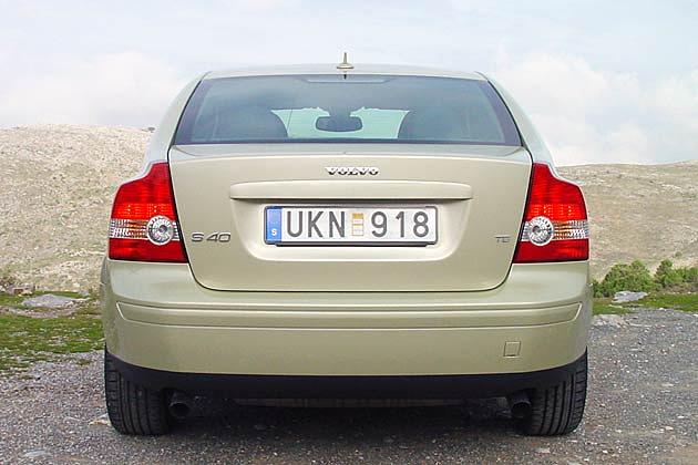 Der S40 hat rundere Formen als seine großen Brüder