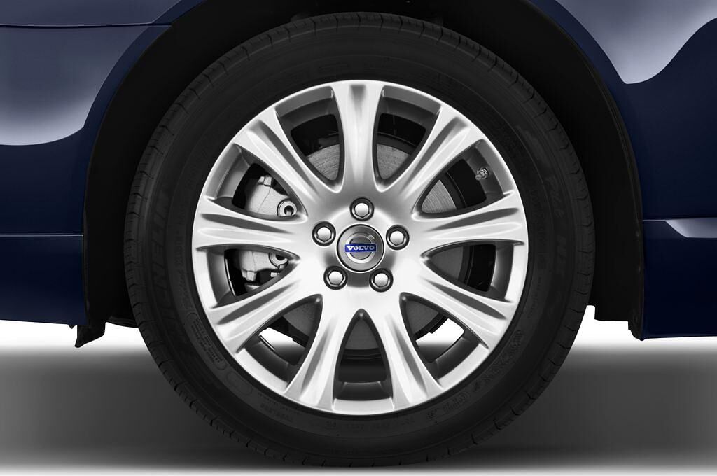 Volvo S80 (Baujahr 2012) Summum 4 Türen Reifen und Felge