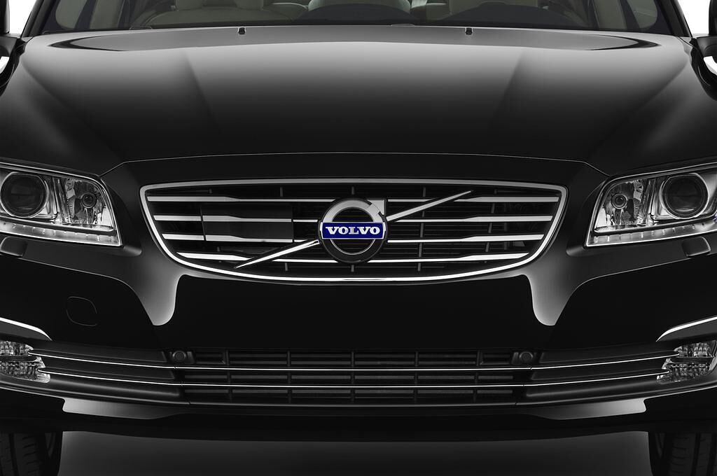Volvo S80 (Baujahr 2014) Momentum 4 Türen Kühlergrill und Scheinwerfer