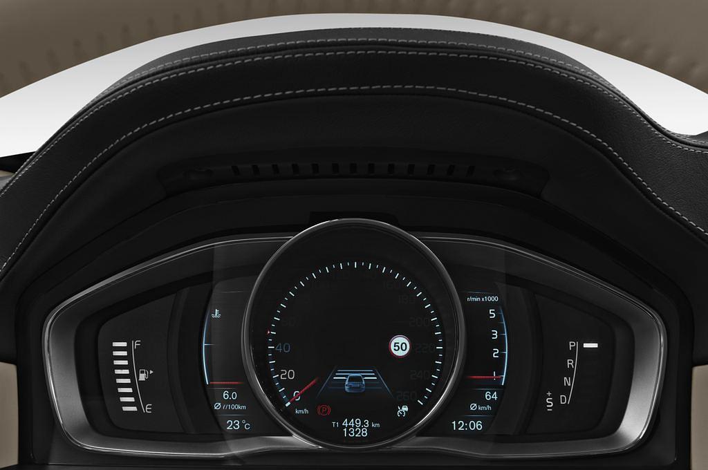 Volvo S80 (Baujahr 2014) Momentum 4 Türen Tacho und Fahrerinstrumente