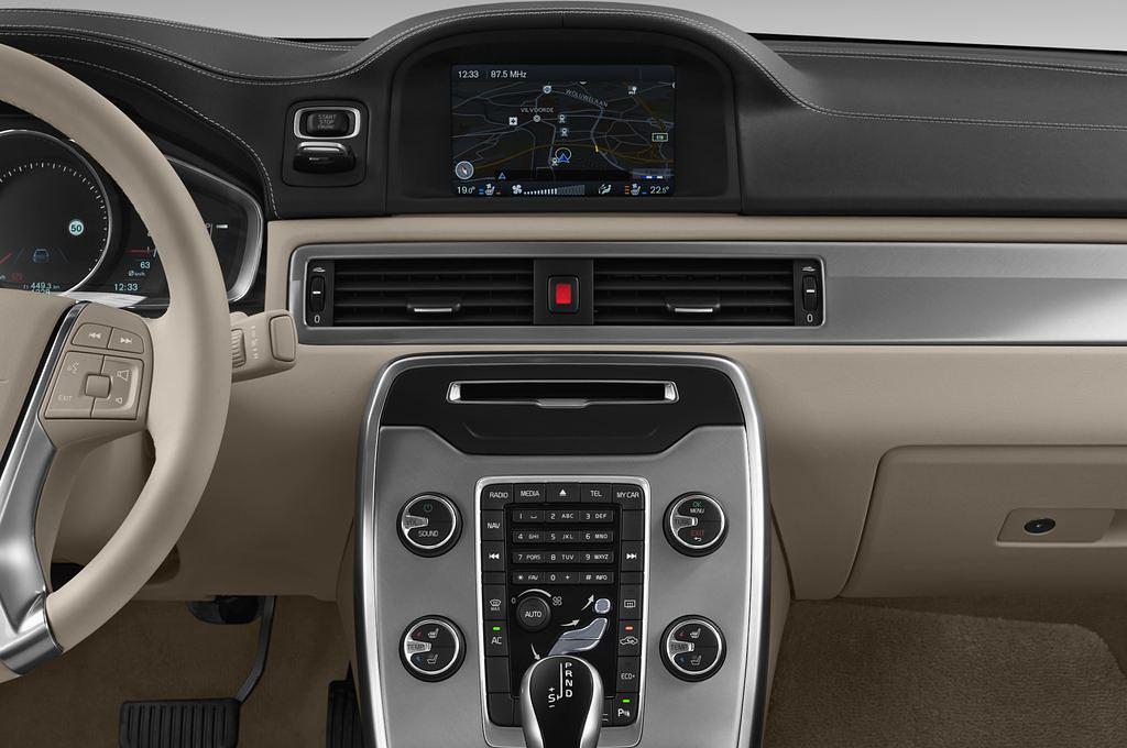 Volvo S80 (Baujahr 2014) Momentum 4 Türen Mittelkonsole