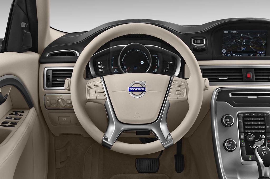 Volvo S80 (Baujahr 2014) Momentum 4 Türen Lenkrad