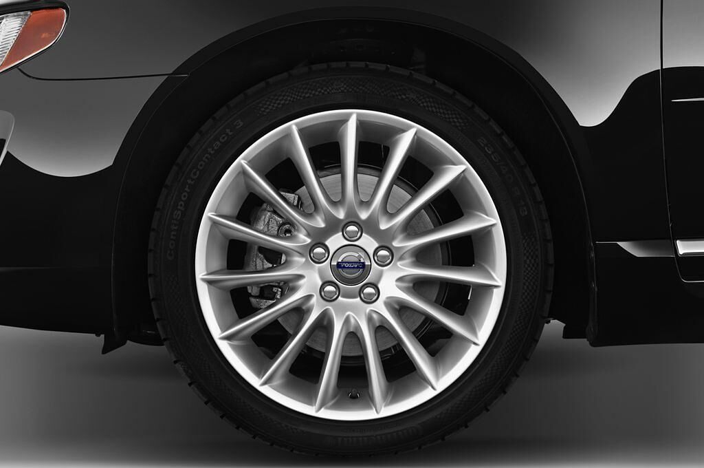 Volvo S80 (Baujahr 2014) Momentum 4 Türen Reifen und Felge