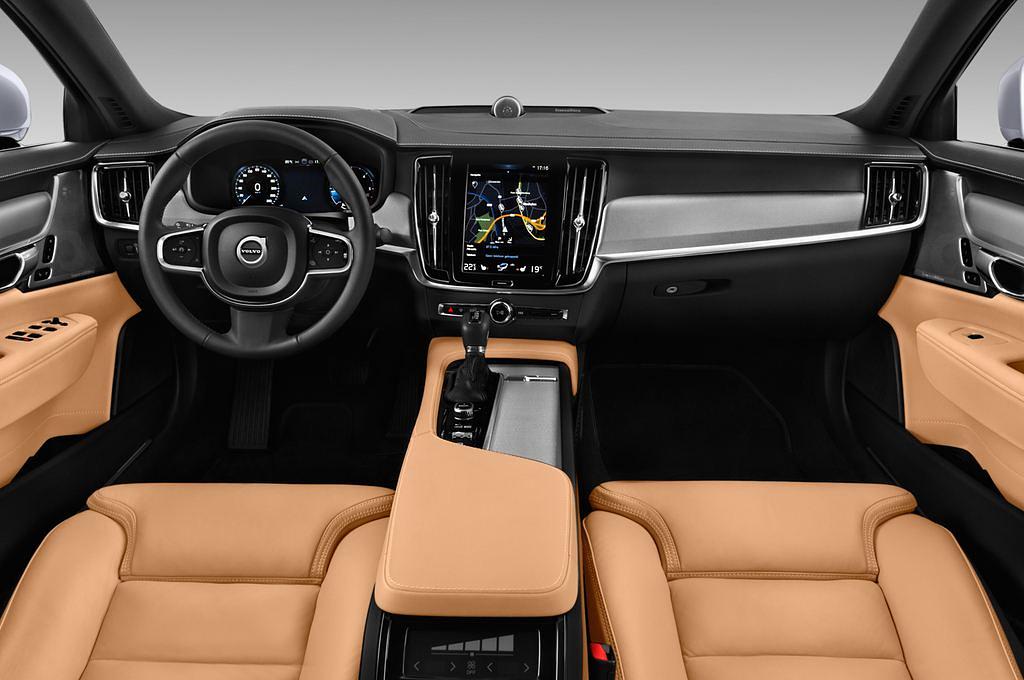 Volvo S90 (Baujahr 2017) Inscription 4 Türen Cockpit und Innenraum