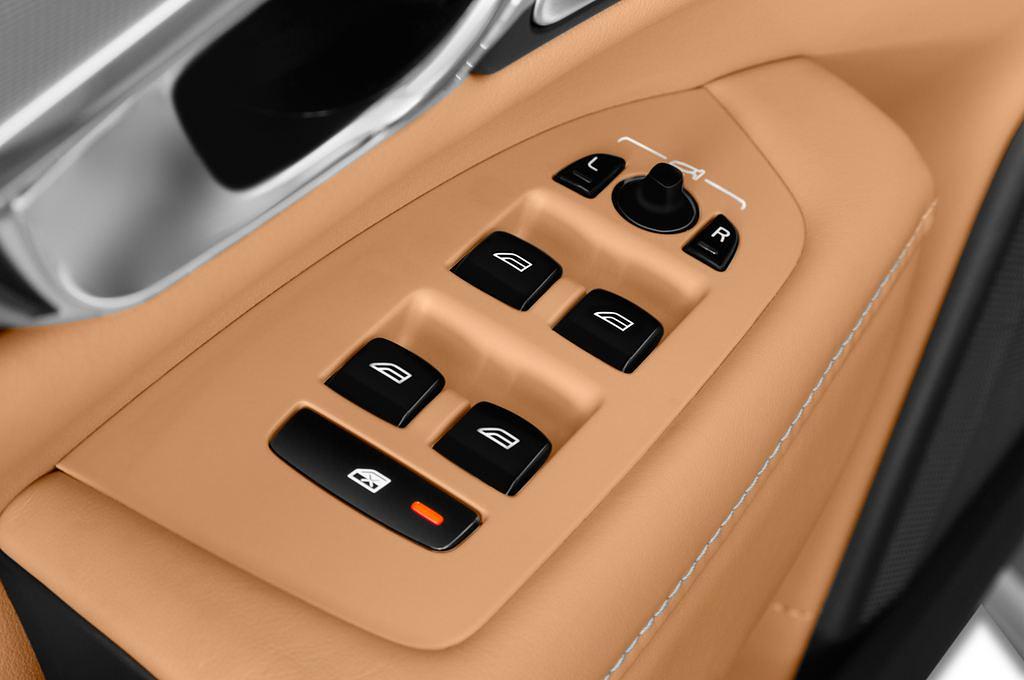Volvo S90 (Baujahr 2017) Inscription 4 Türen Bedienungselemente Tür