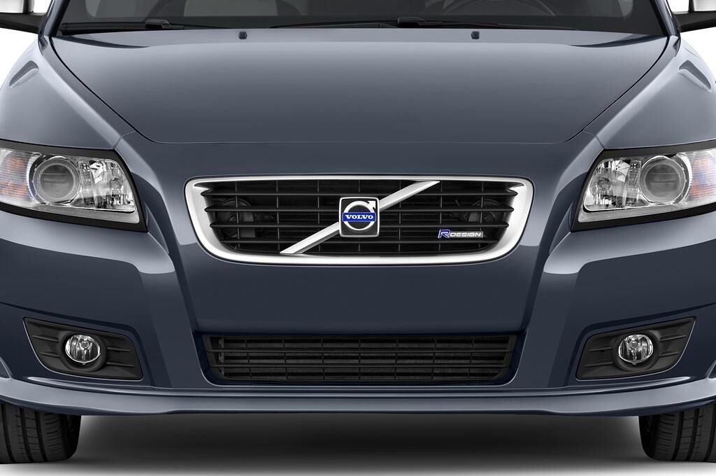 Volvo V50 (Baujahr 2010) R-design 5 Türen Kühlergrill und Scheinwerfer