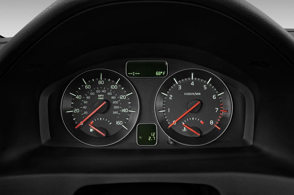 Volvo C30 (Baujahr 2010) - 3 Türen Tacho und Fahrerinstrumente