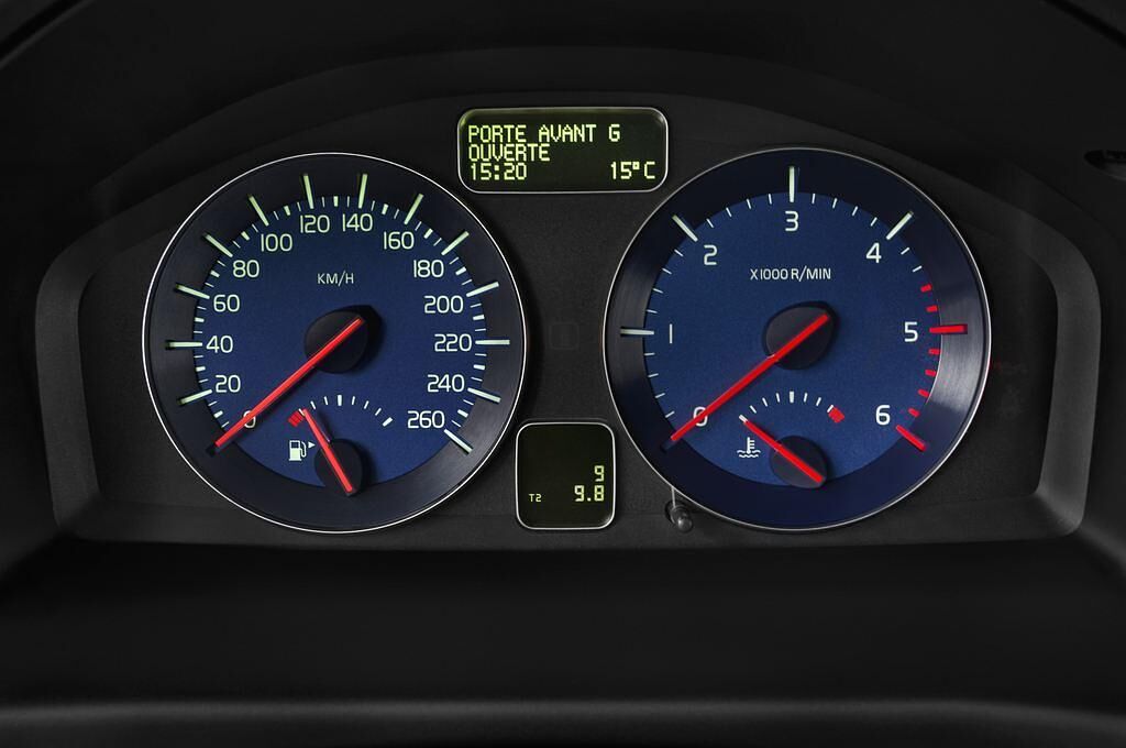 Volvo C30 (Baujahr 2012) R-Design 3 Türen Tacho und Fahrerinstrumente