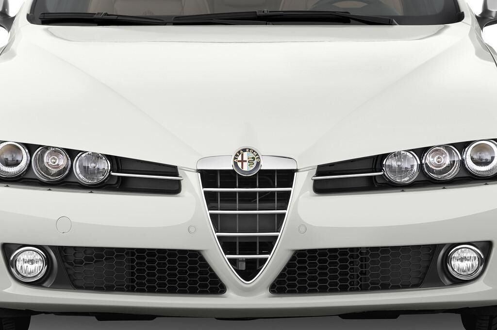 Alfa Romeo 159 (Baujahr 2011) - 4 Türen Kühlergrill und Scheinwerfer