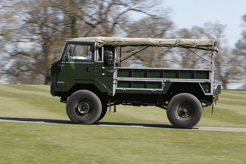 Ein Land Rover Series II bildet die technische Basis