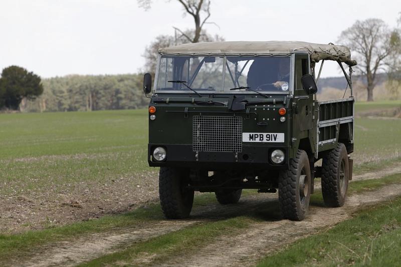 Das Chassis des Land Rover 101-Inch One Tonne Forward Control ist aus Alumnium