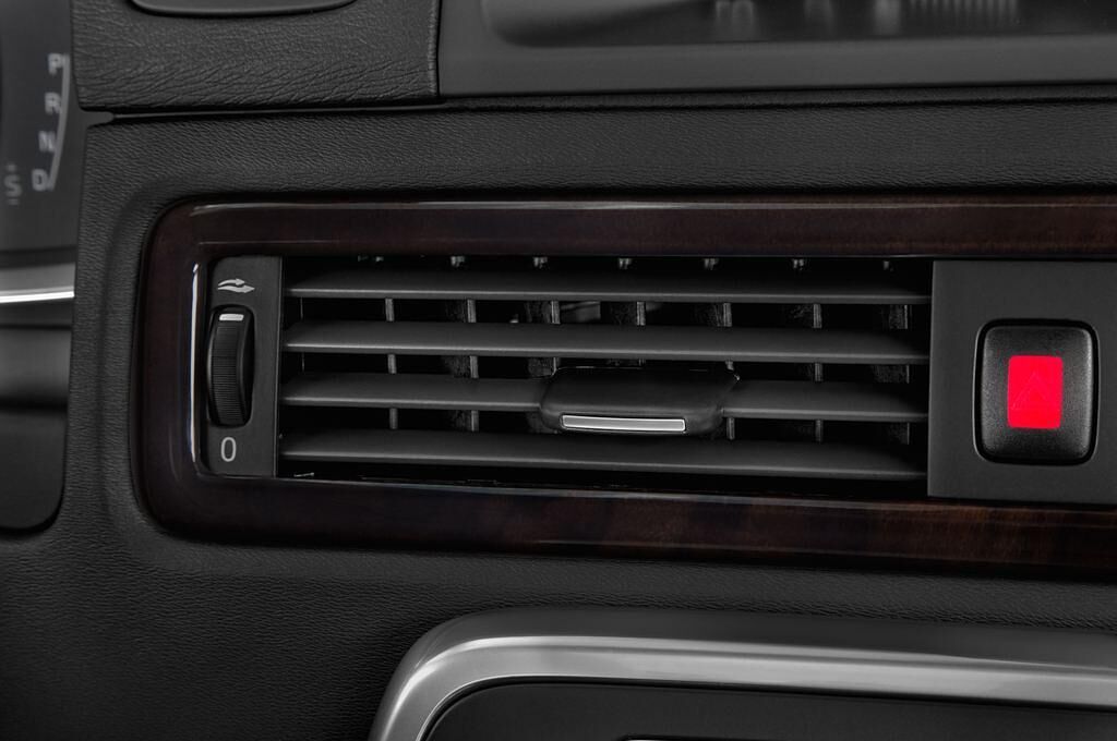 Volvo XC70 (Baujahr 2015) Momentum 5 Türen Lüftung