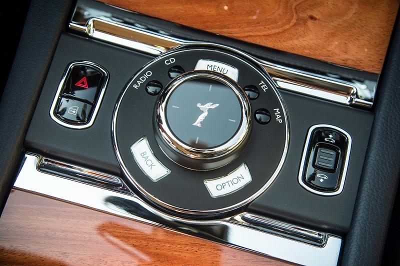 Die Ähnlichkeiten zum BMW-iDrive werden bestmöglichst kaschiert