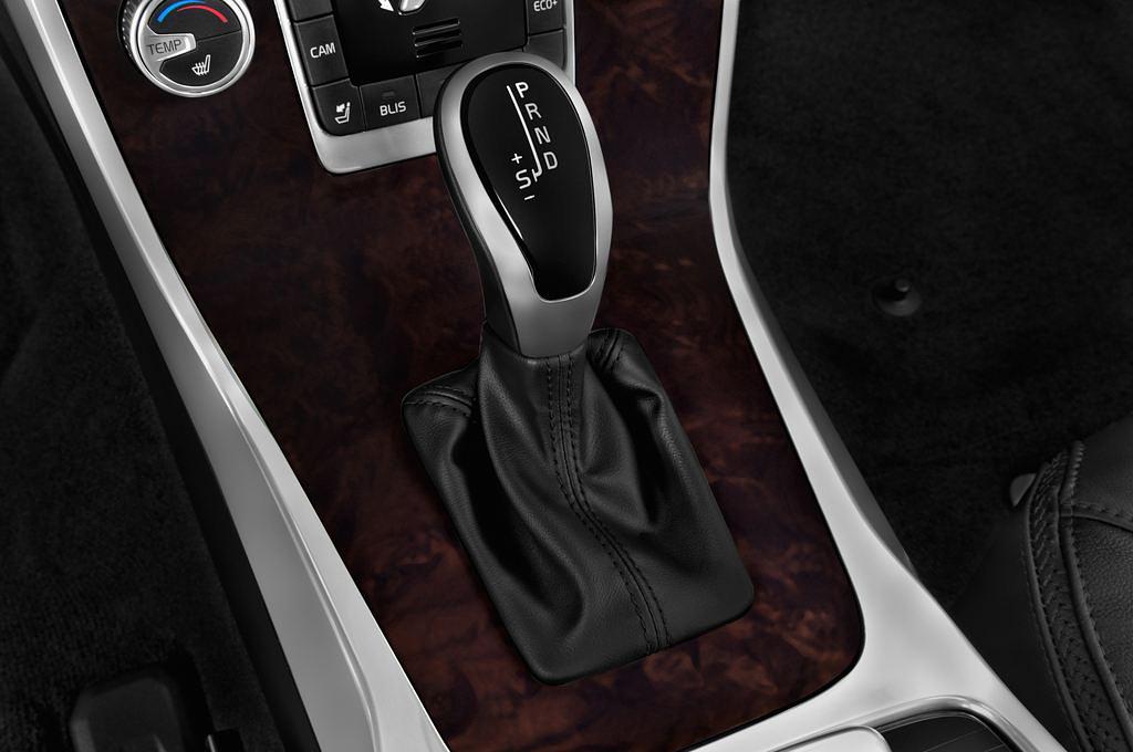 Volvo XC70 (Baujahr 2015) Momentum 5 Türen Schalthebel