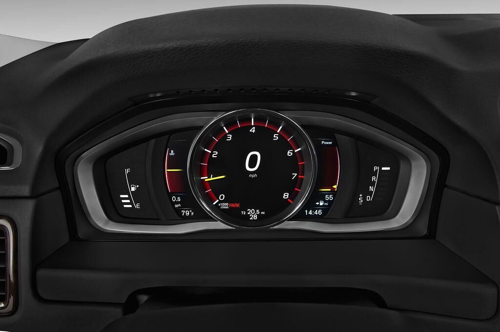 Volvo XC70 (Baujahr 2015) Momentum 5 Türen Tacho und Fahrerinstrumente