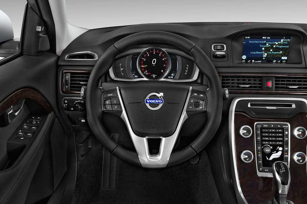 Volvo XC70 (Baujahr 2015) Momentum 5 Türen Lenkrad