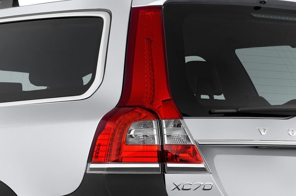 Volvo XC70 (Baujahr 2015) Momentum 5 Türen Rücklicht
