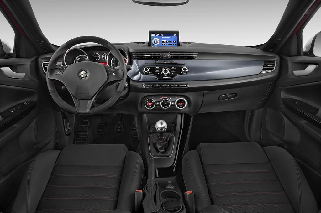 Alfa Romeo Giulietta (Baujahr 2010) Distinctive 5 Türen Cockpit und Innenraum