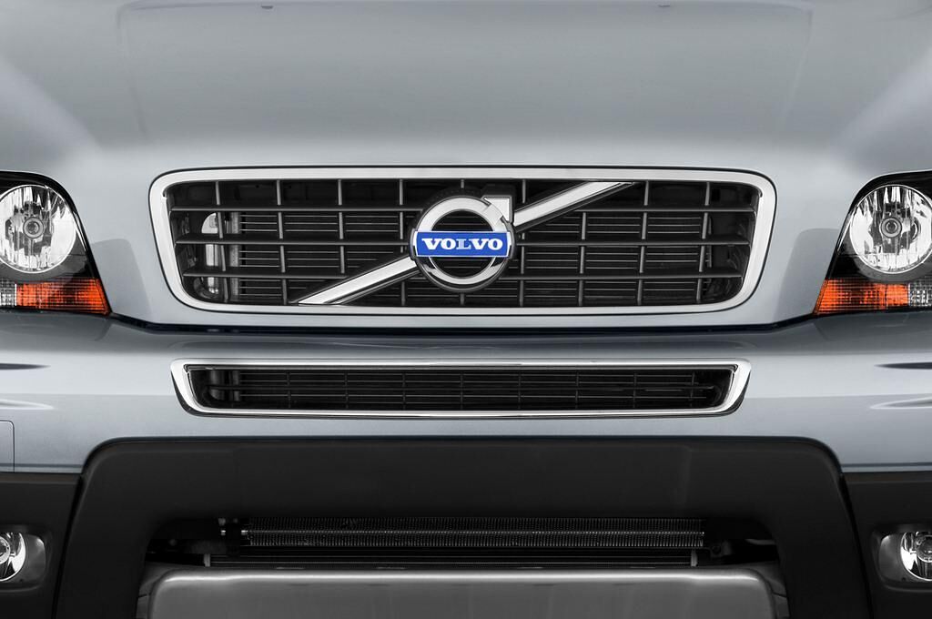 Volvo XC90 (Baujahr 2012) Summum 5 Türen Kühlergrill und Scheinwerfer