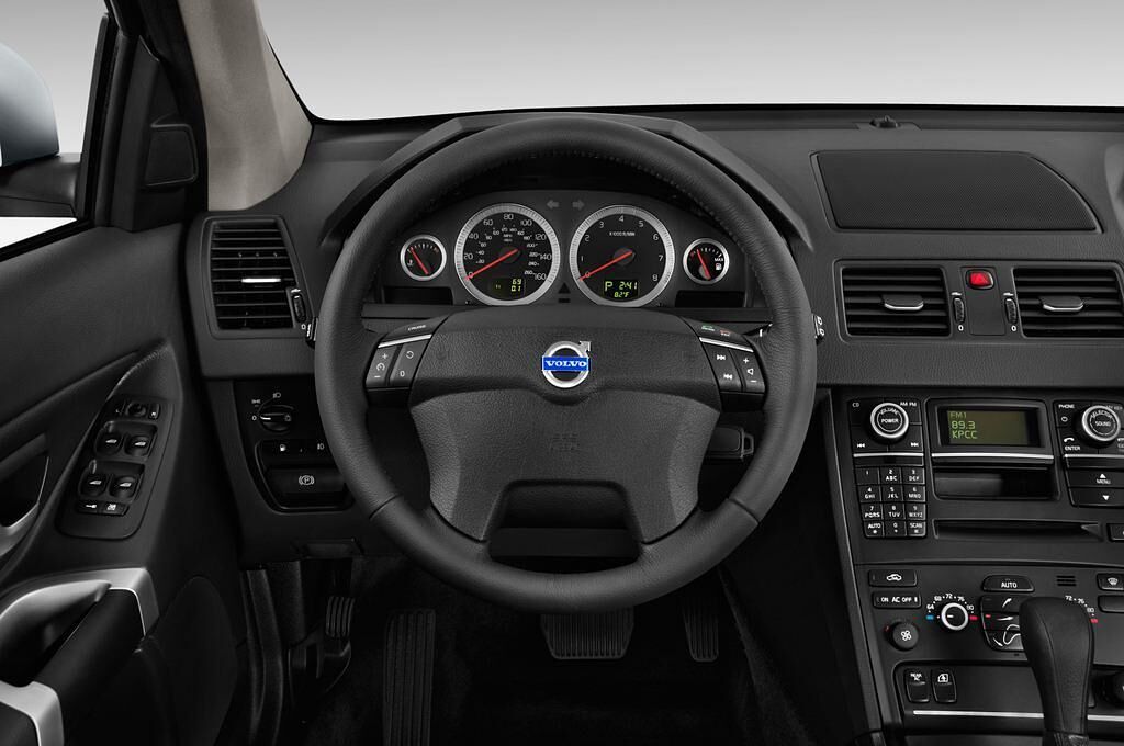 Volvo XC90 (Baujahr 2012) Summum 5 Türen Lenkrad
