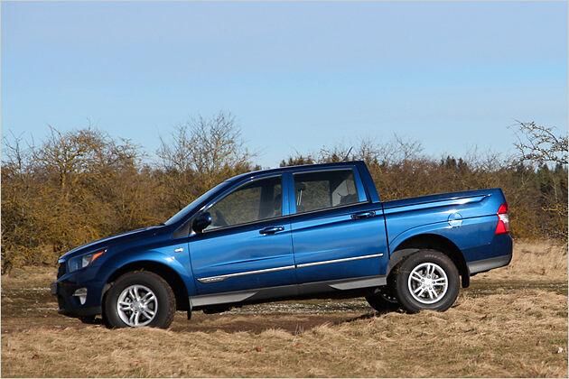 Mit 4,99 Meter ist der Actyon Sports gut eine Fusslänge kürzer als seine Konkurrenten VW Amarok und Co.
