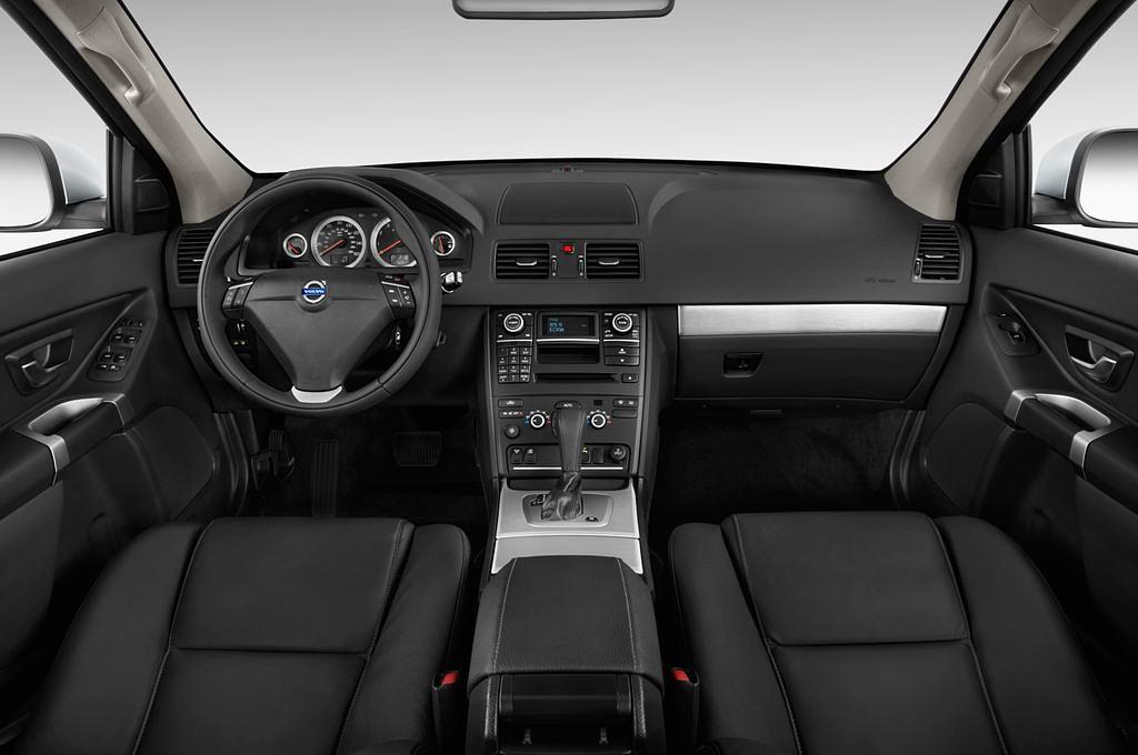 Volvo XC90 (Baujahr 2013) Summum 5 Türen Cockpit und Innenraum