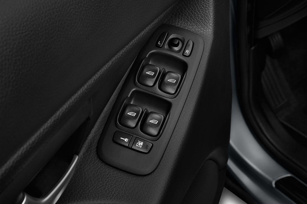 Volvo XC90 (Baujahr 2013) Summum 5 Türen Bedienungselemente Tür