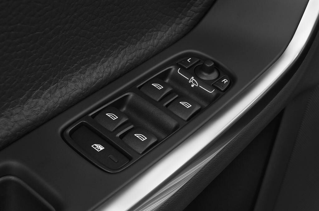 Volvo V60 (Baujahr 2011) Summum 5 Türen Bedienungselemente Tür