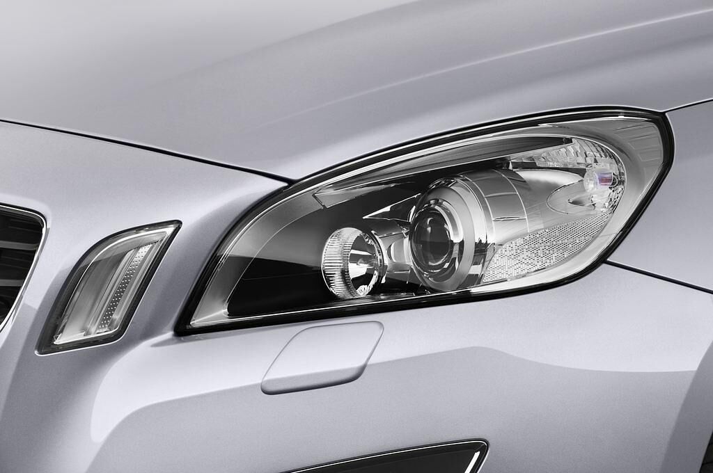 Volvo V60 (Baujahr 2011) Summum 5 Türen Scheinwerfer