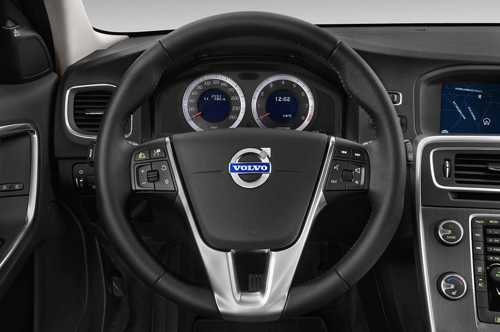 Volvo V60 (Baujahr 2011) Summum 5 Türen Lenkrad