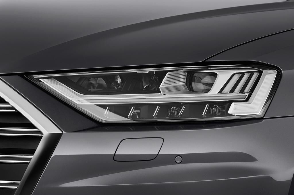Audi A8 (Baujahr 2018) - 4 Türen Scheinwerfer