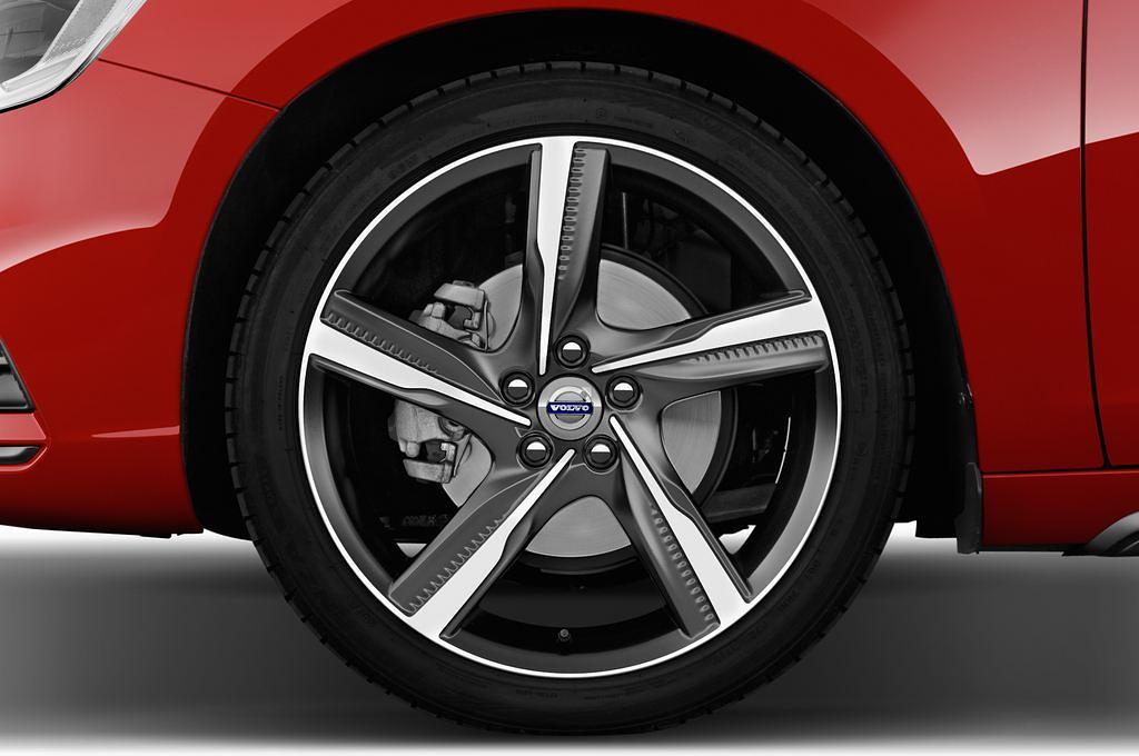 Volvo V60 (Baujahr 2015) R-Design Summum 5 Türen Reifen und Felge