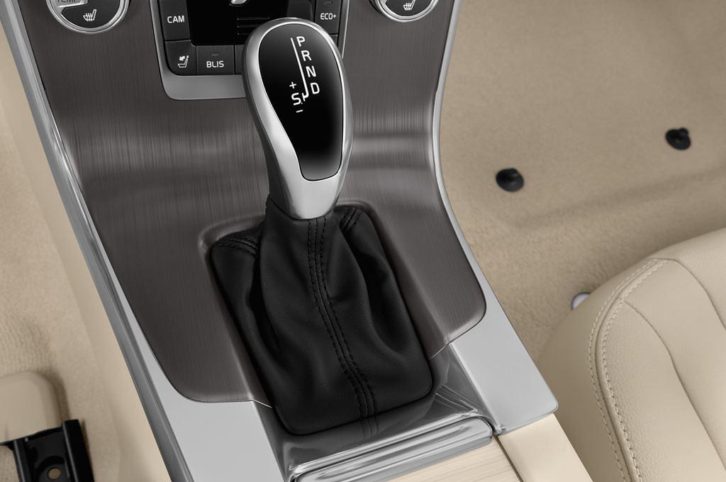 Volvo V60 (Baujahr 2016) Summum 5 Türen Schalthebel