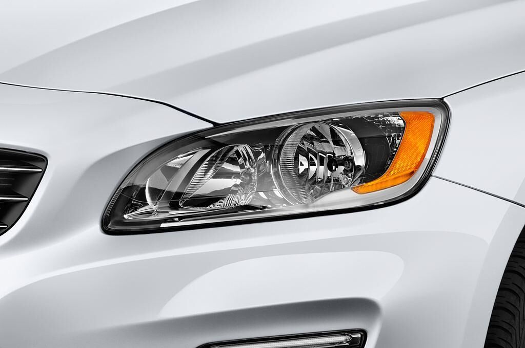 Volvo V60 (Baujahr 2016) Summum 5 Türen Scheinwerfer